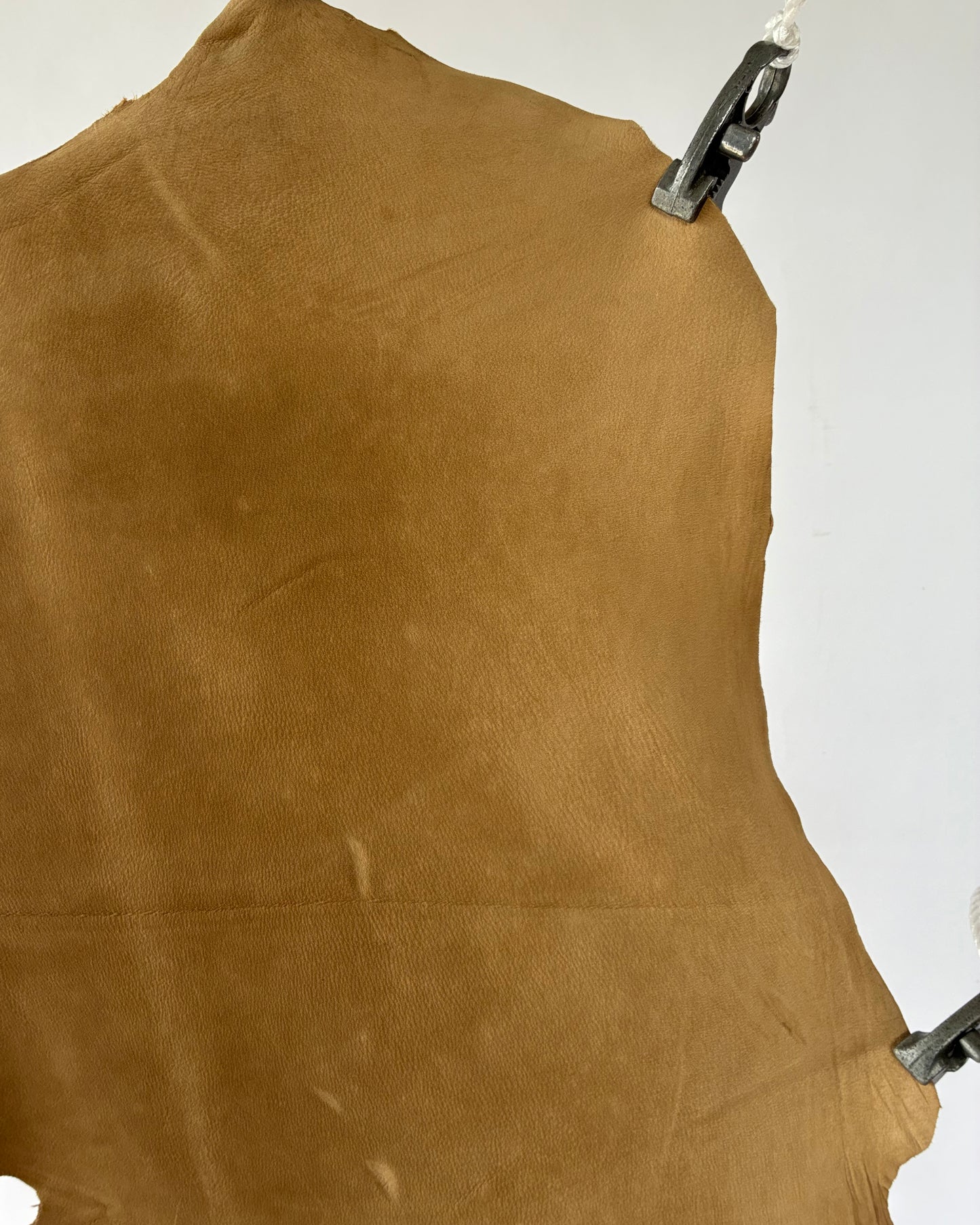 鹿革ヌバック　ライトベージュ (C043)