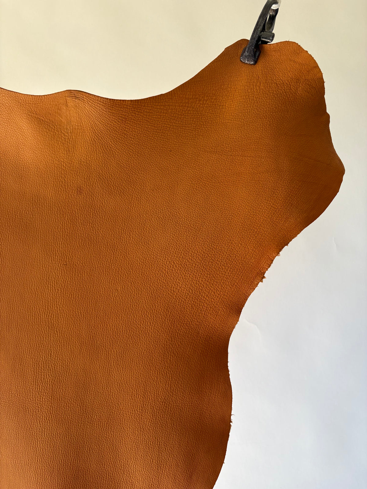 鹿革 ソフト オレンジ　植物タンニン(TA026)
